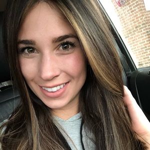 Meet your Posher, Elizabeth